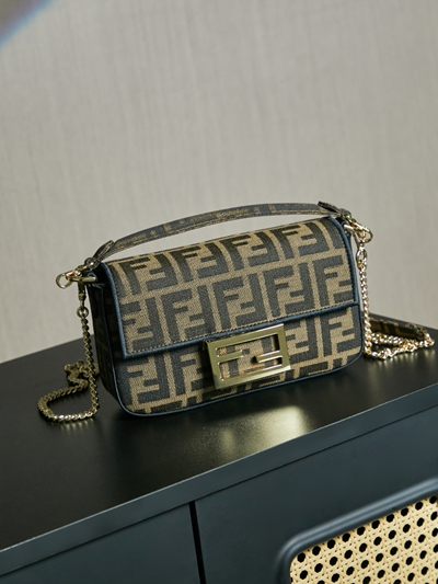 フェンディバッグ角部分ディテール